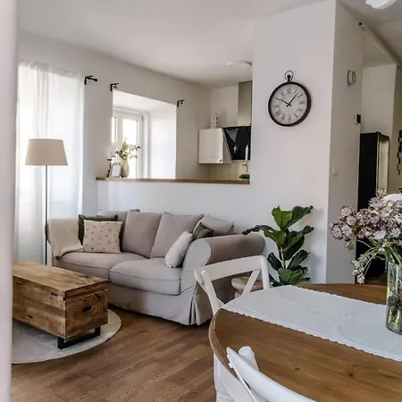 Charming Romeo Apartment *