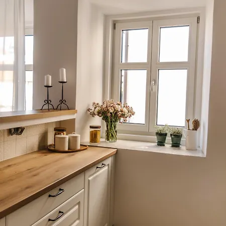 Charming Romeo Apartment